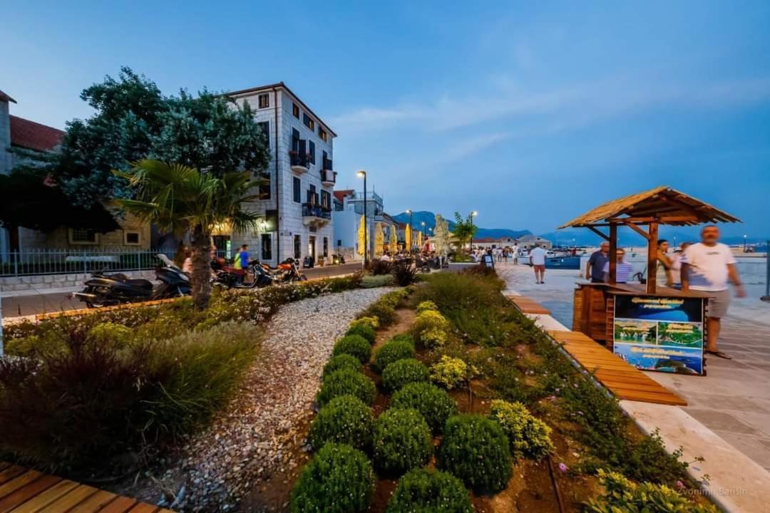 Modern Apartment Near Split & Trogir Kastela Exterior photo