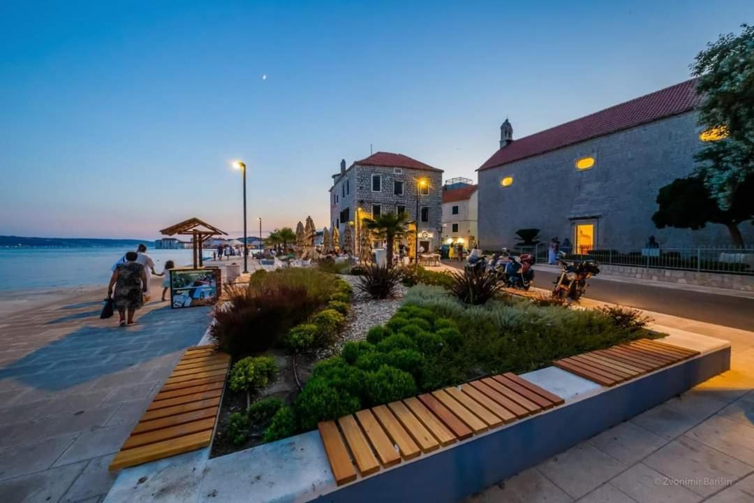 Modern Apartment Near Split & Trogir Kastela Exterior photo