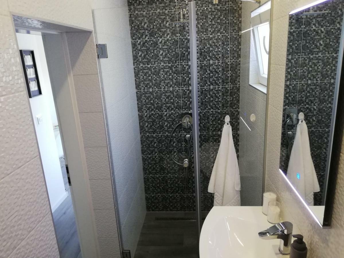 Modern Apartment Near Split & Trogir Kastela Exterior photo